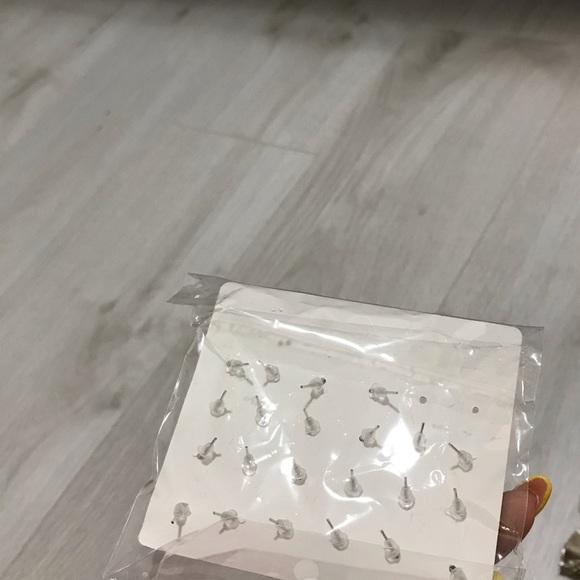 FREE WITH PURCHASE 12 silver earrings - Picture 2 of 3